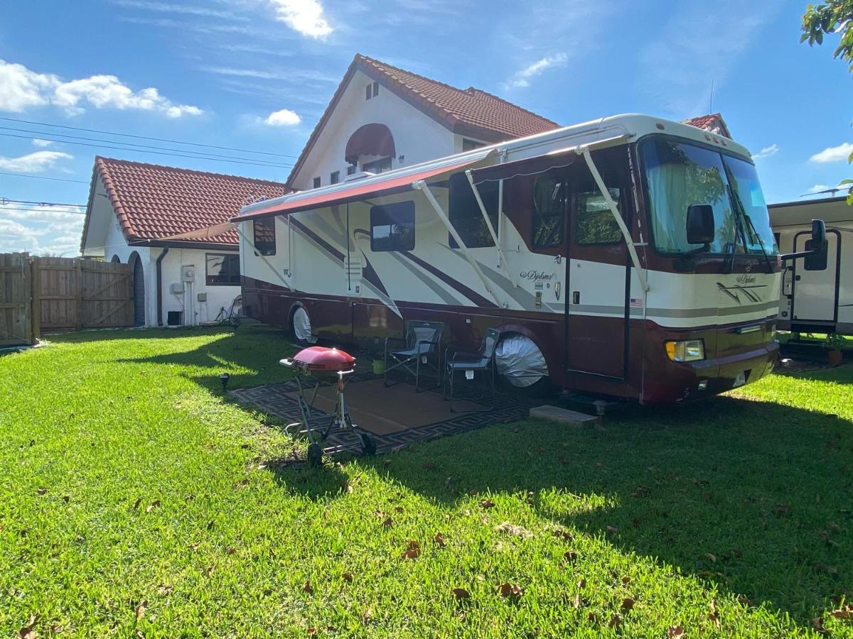 Remodeled And Comfortable Rv - Free Parking Майами Экстерьер фото